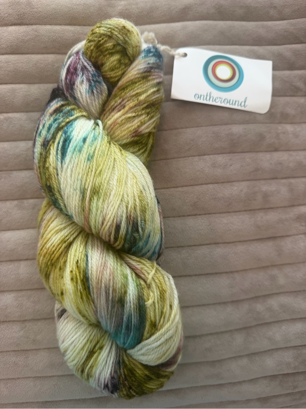 On the Round Hand-Dyed Multicolor Yarn - Green Accent